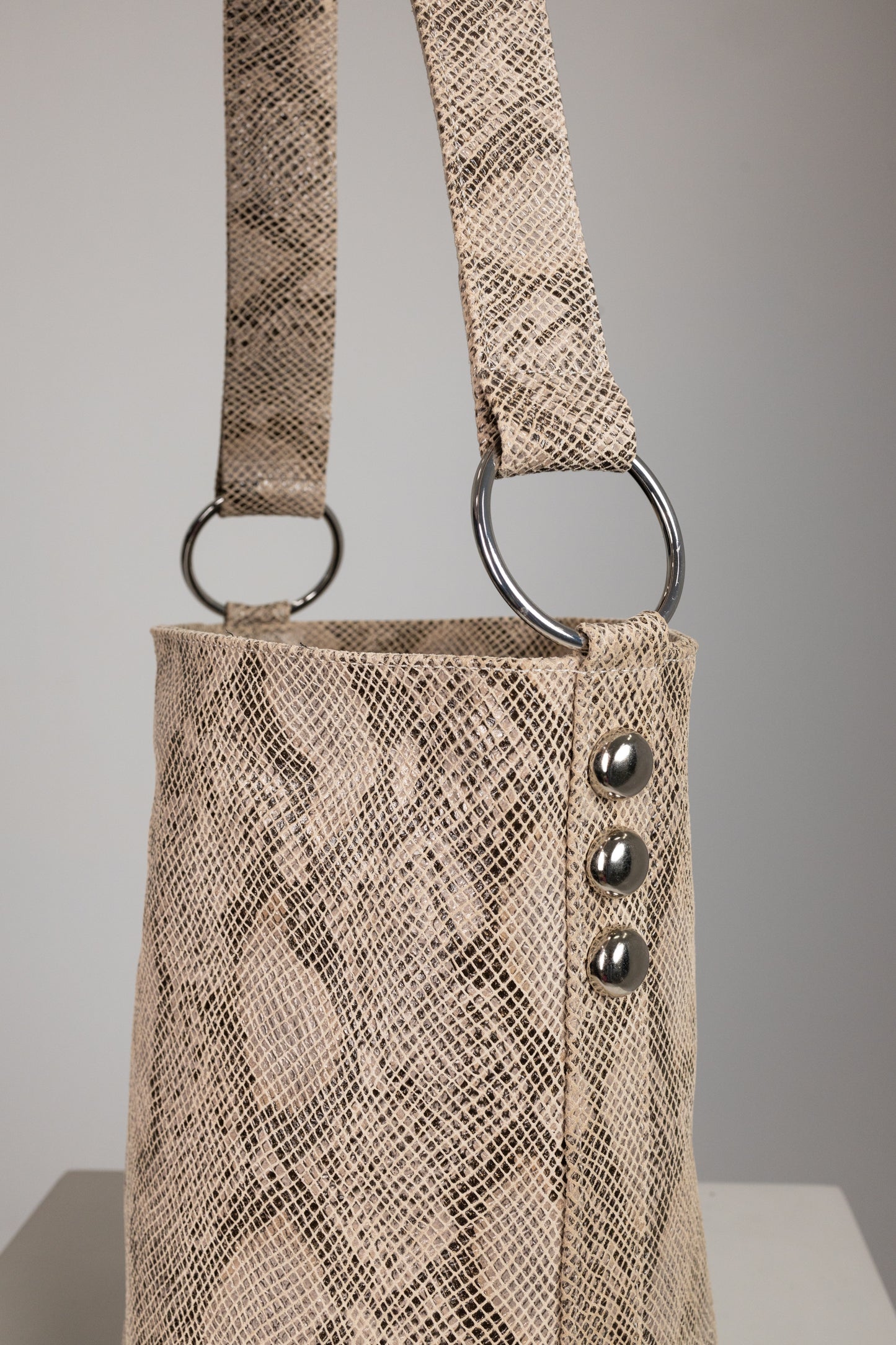 SANDRA BUCKETBAG (python effect genuine leather)