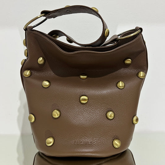 SANDRA BUCKETBAG (choco brown dolaro genuine leather with studs)