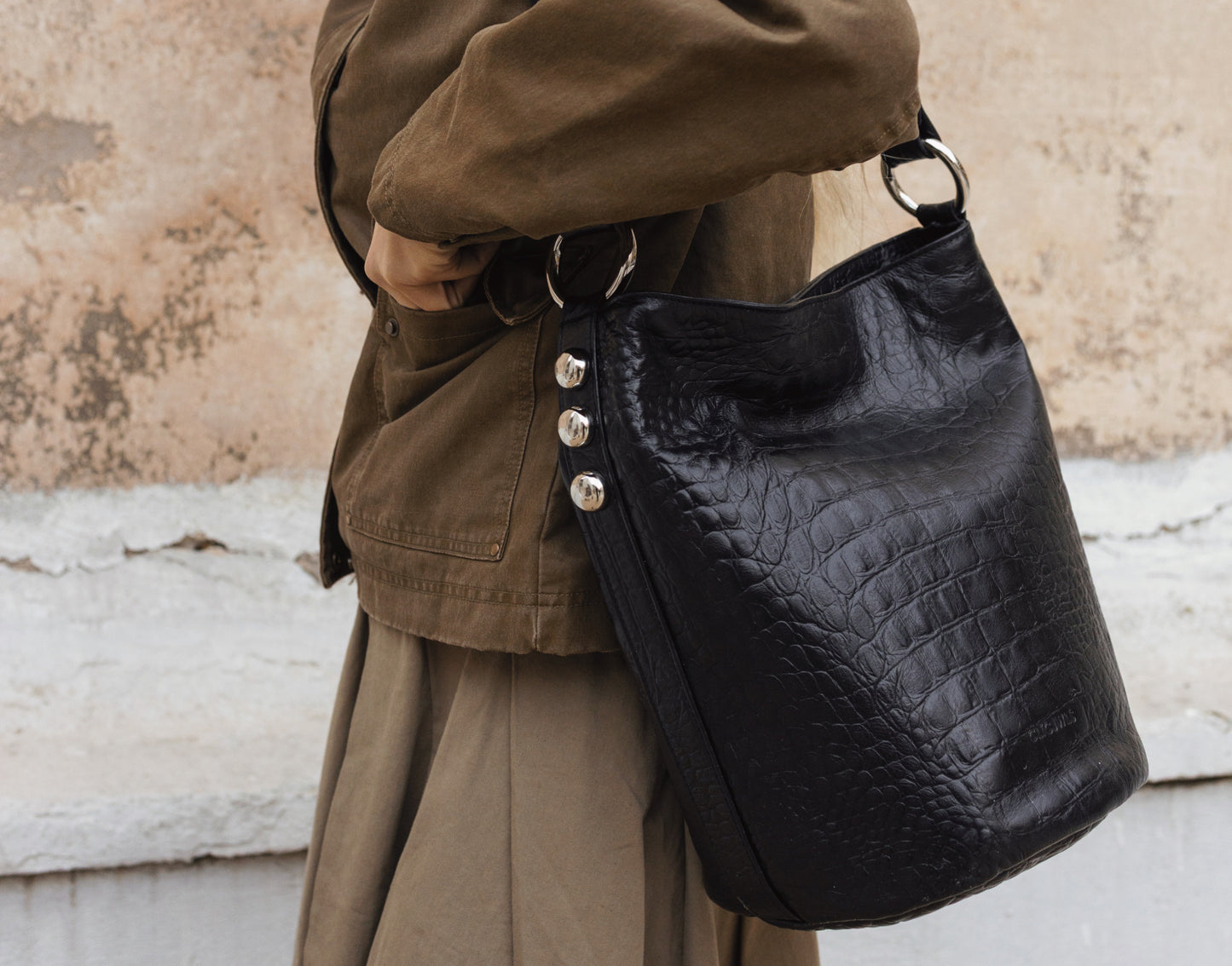 SANDRA BUCKETBAG (black croco genuine leather)