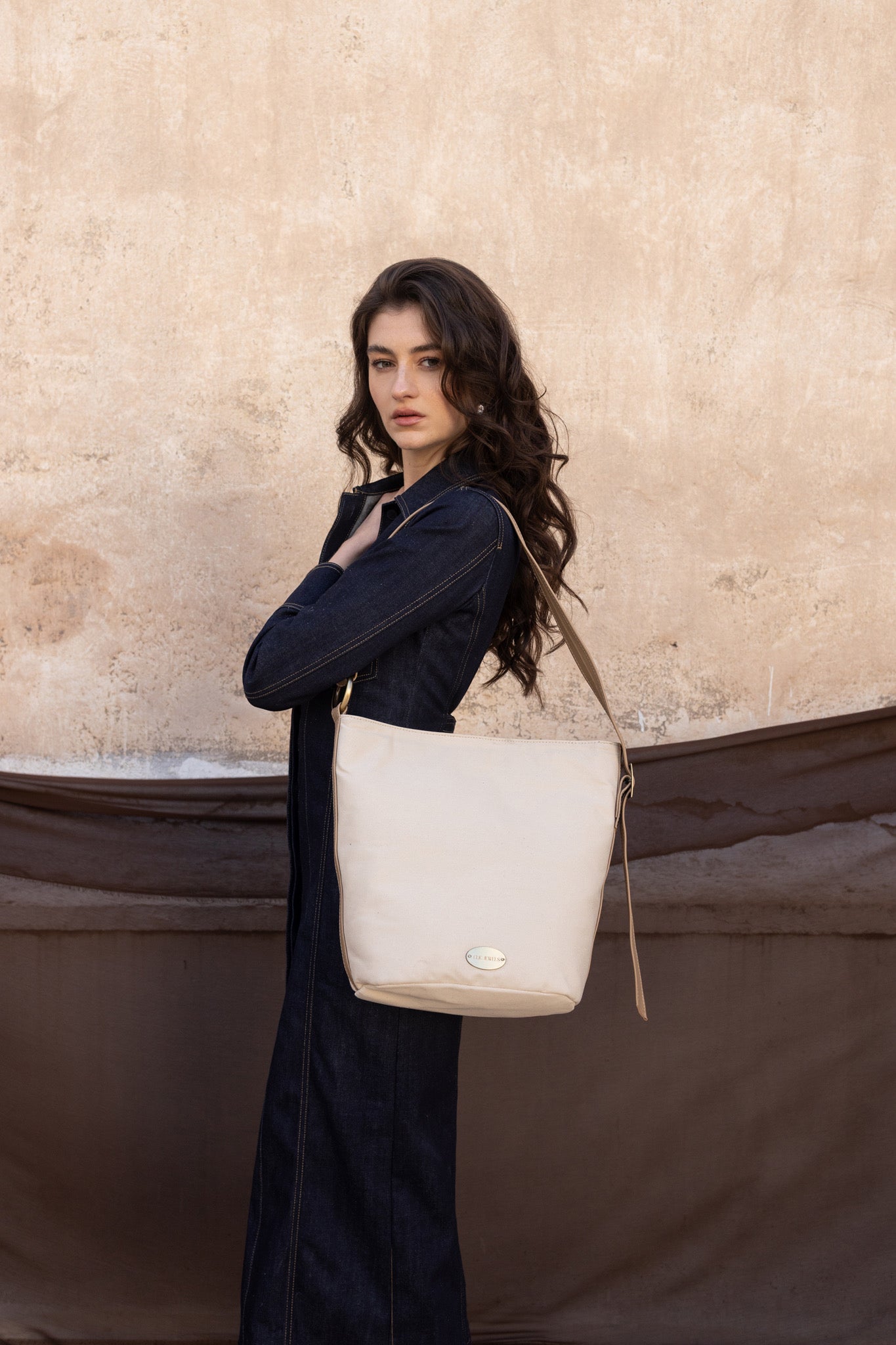 SANDRA BUCKETBAG (natural canvas-nude smooth genuine leather details)