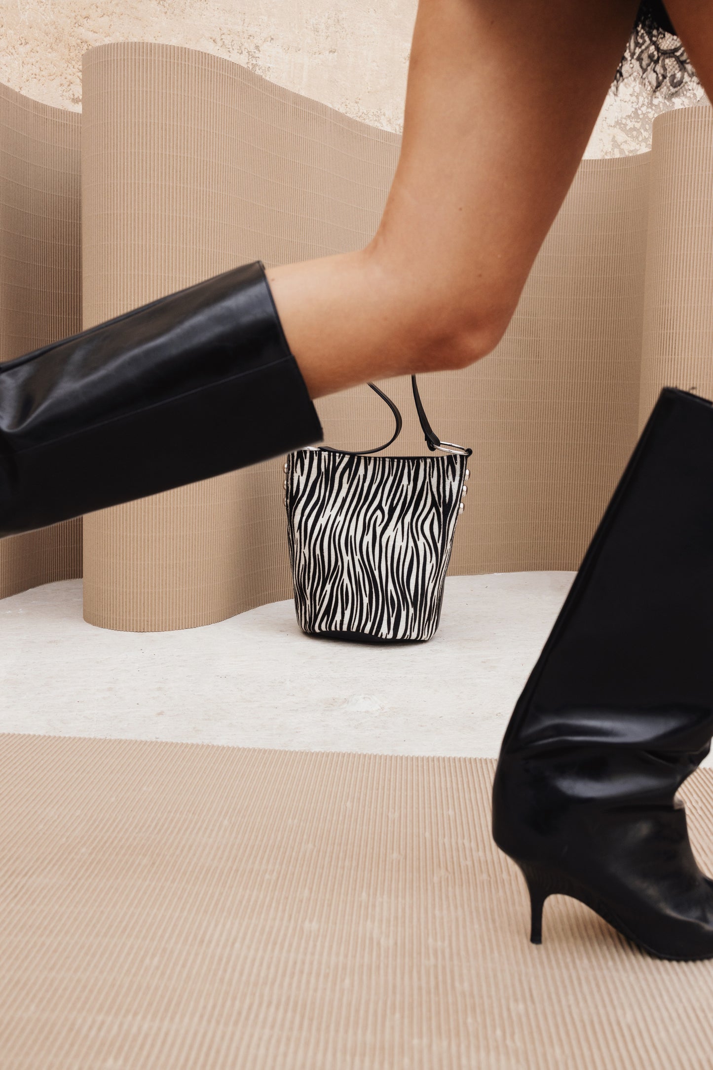 SANDRA BUCKETBAG (zebra ponyskin/black dolaro genuine leather backside)