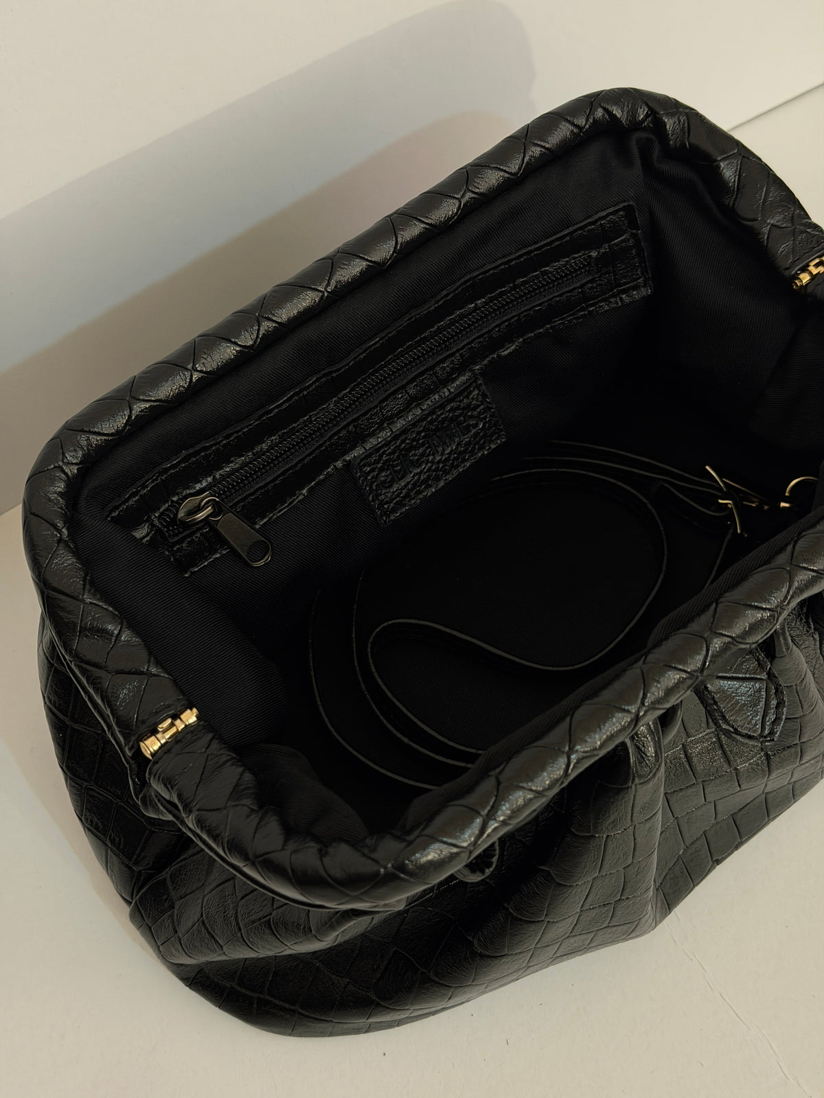 PUFF CLUTCH (black dolaro genuine leather)