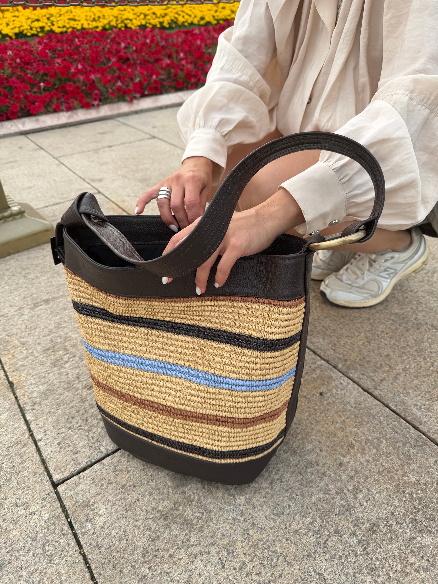 SANDRA BUCKETBAG (dark brown genuine leather/3 colors raffia)