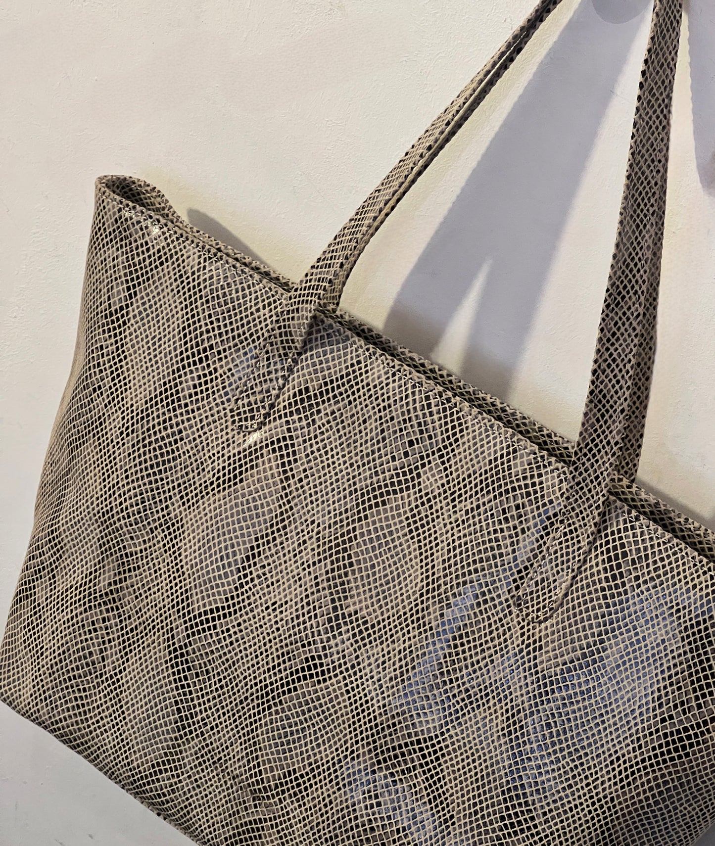 NELLY TOTEBAG (beige python genuine leather)