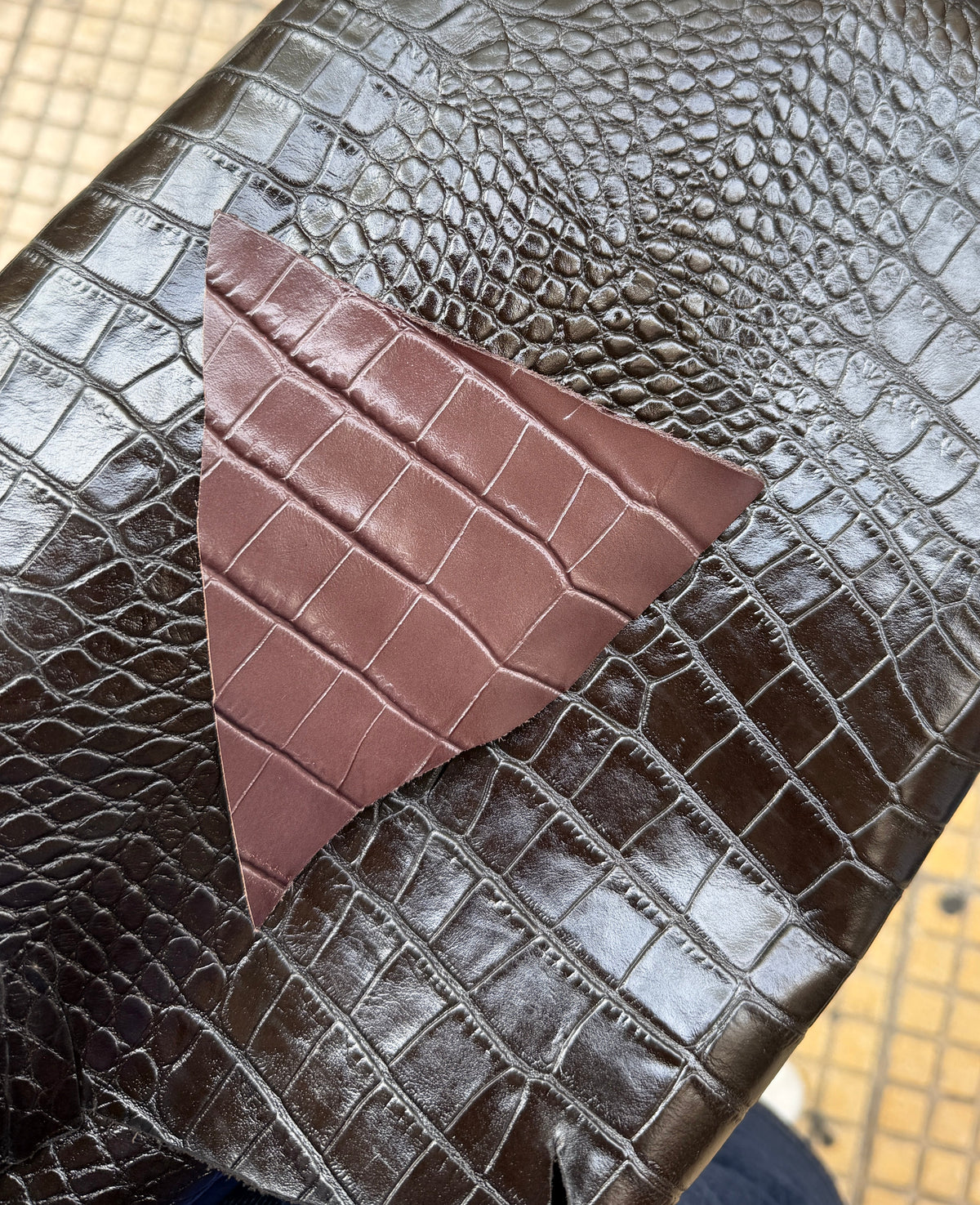 PUFF CLUTCH (pecan brown croco genuine leather)