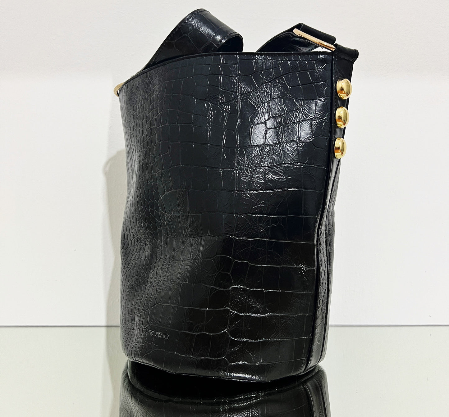 SANDRA BUCKETBAG (black croco genuine leather)