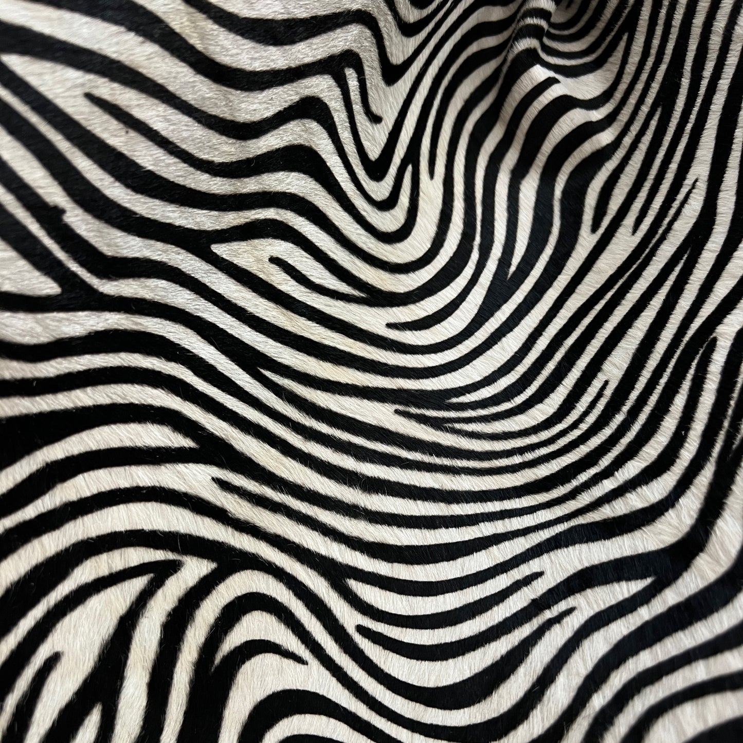 SANDRA BUCKETBAG (zebra ponyskin/black dolaro genuine leather backside)