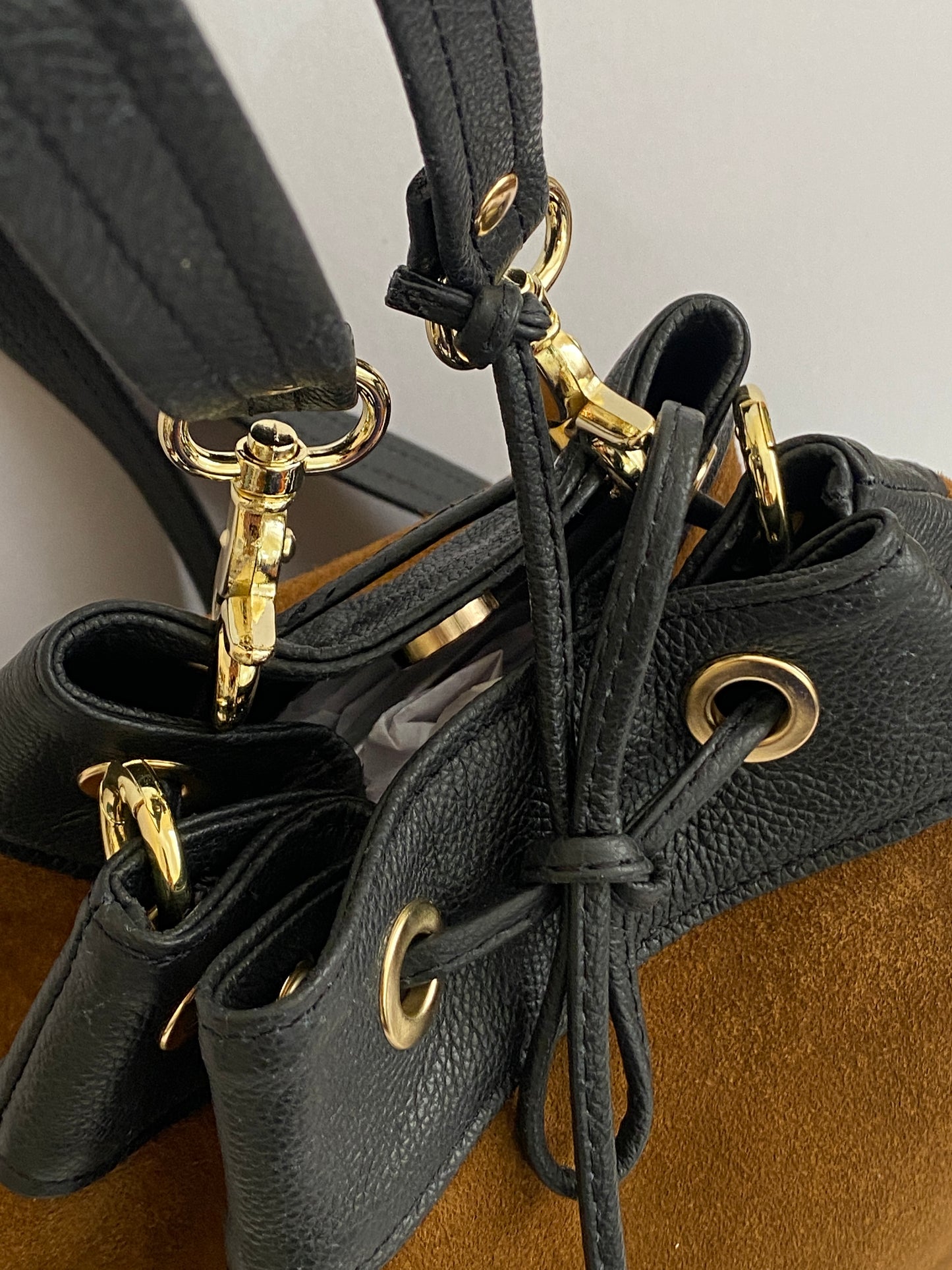 ZOE BUCKETBAG/BACKPACK (camel suede/black dolaro genuine leather)