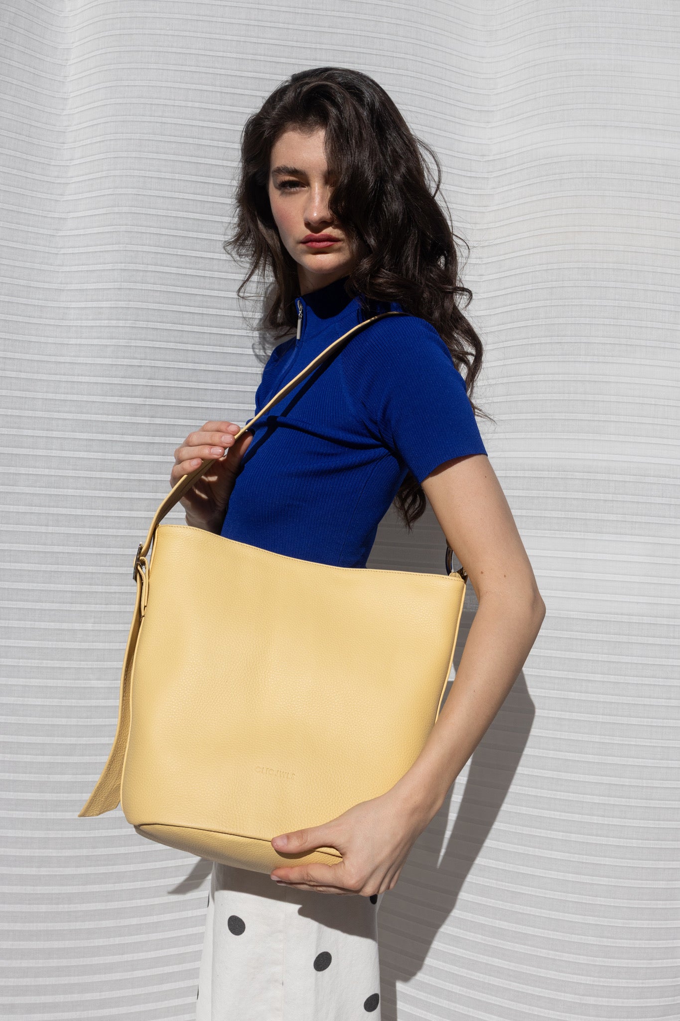 SANDRA BUCKETBAG (yellow dolaro genuine leather)