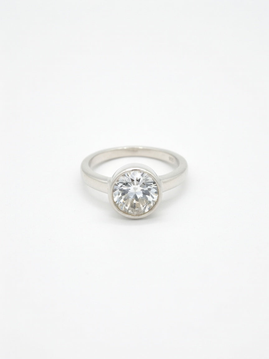 SILVER BOLD RING WITH ZIRGON