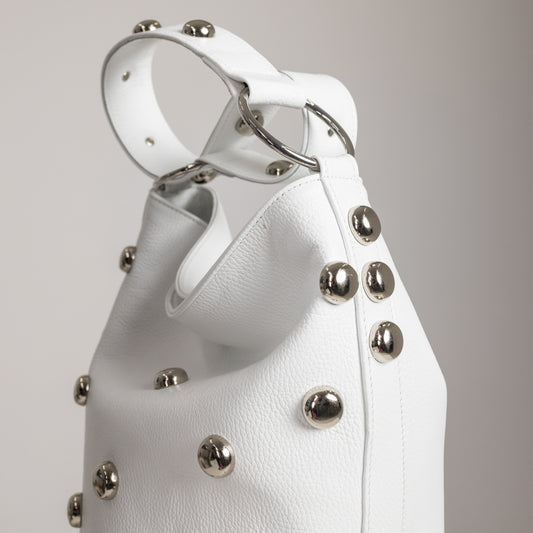SANDRA BUCKETBAG (white dolaro genuine leather with studs)