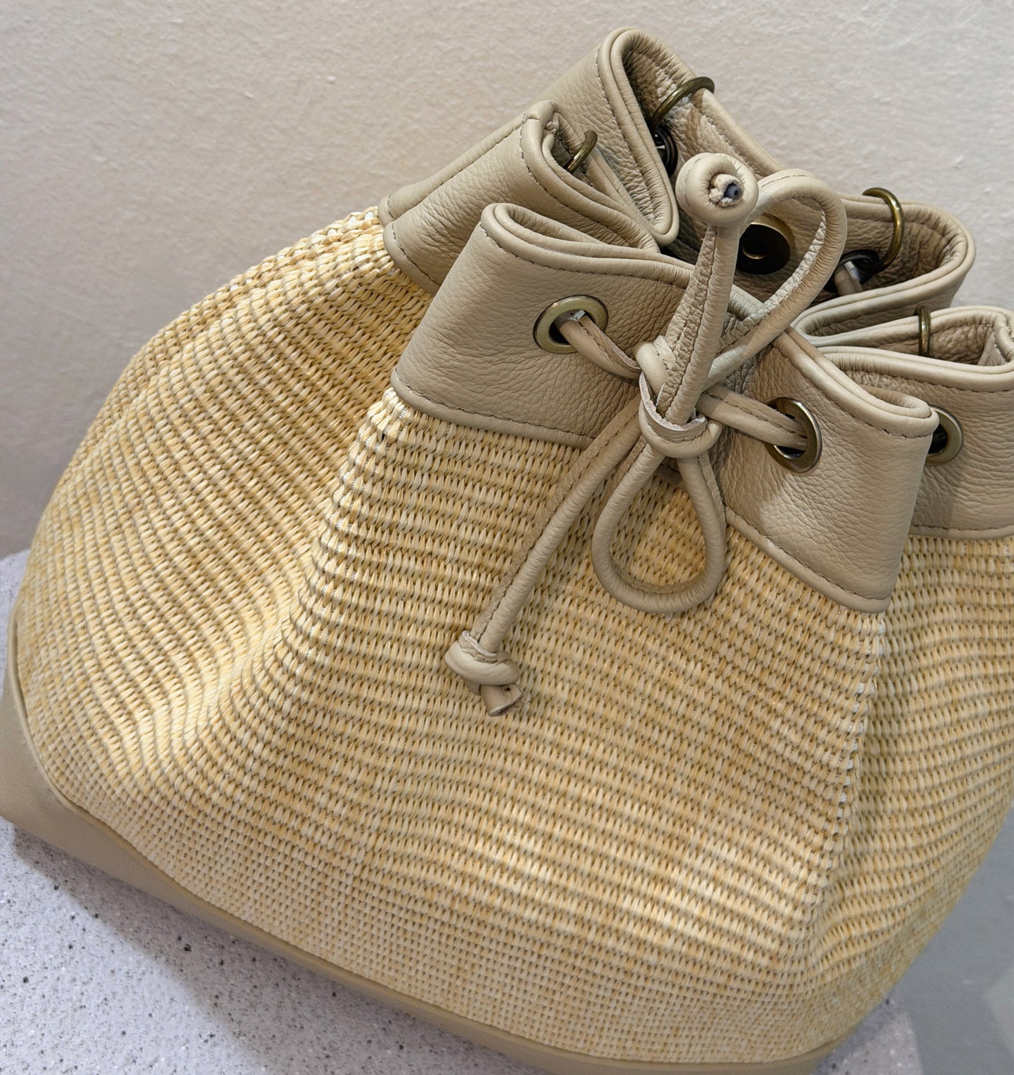 ZOE BACKPACK/BUCKETBAG (beige dolaro genuine leather/