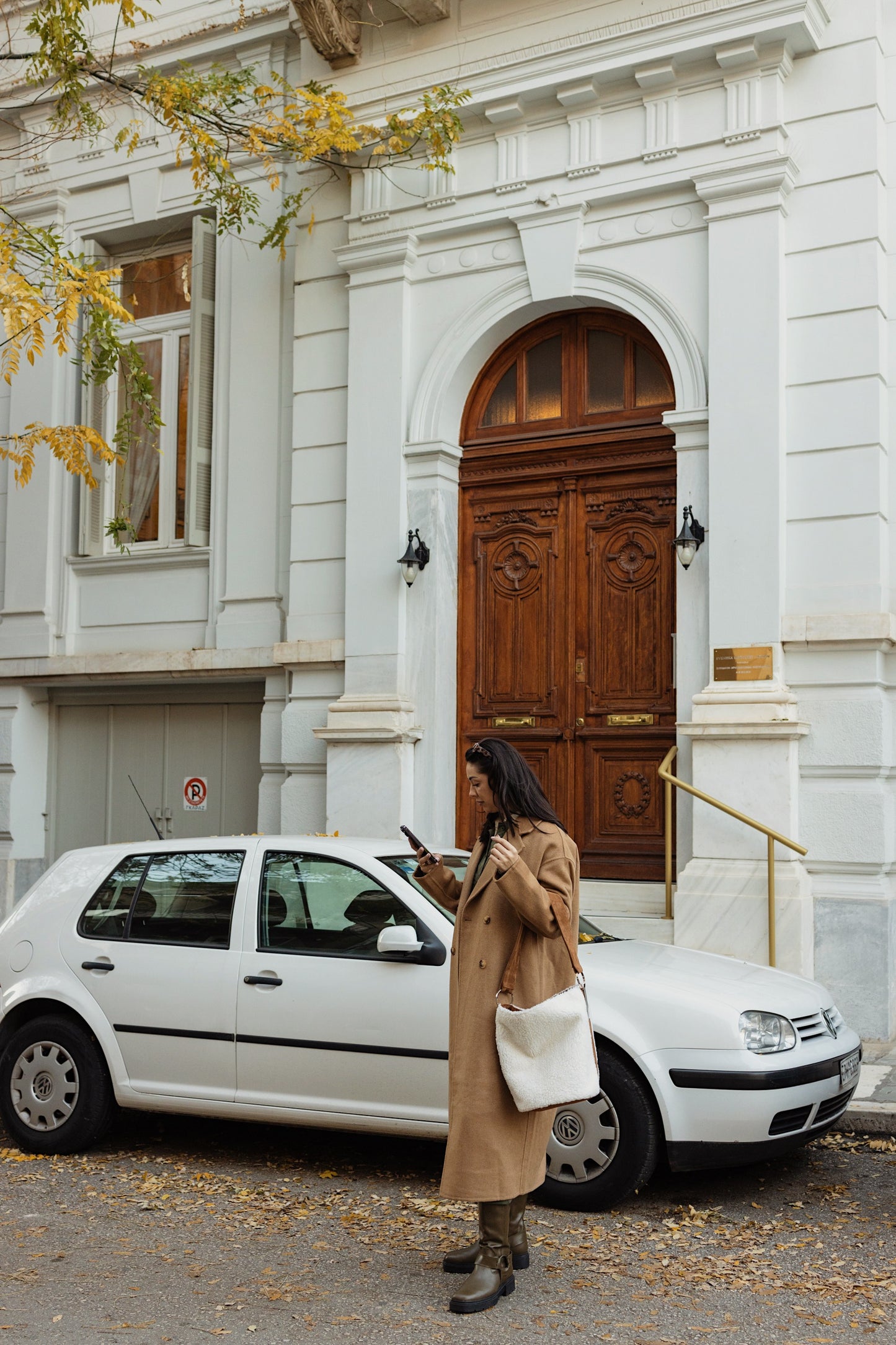 SANDRA BUCKETBAG (teddy beige/suede leather details)