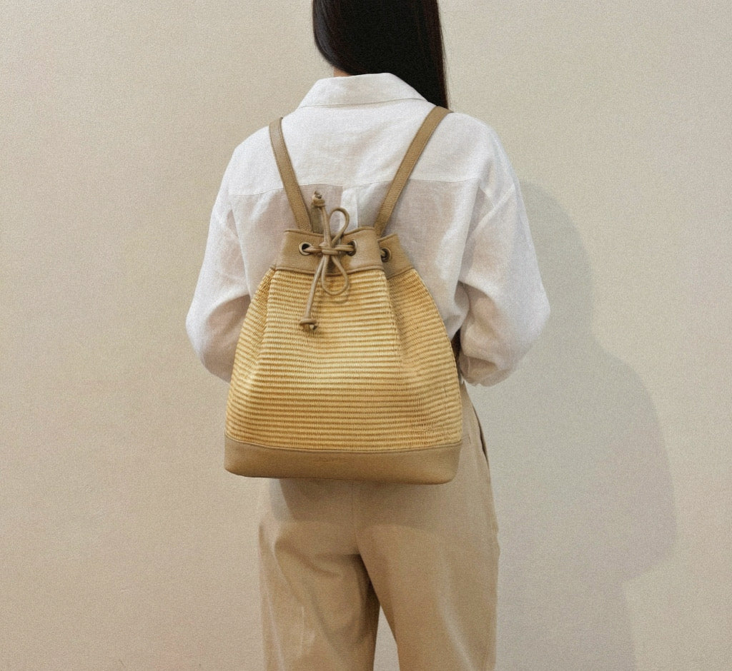 ZOE BACKPACK/BUCKETBAG (beige dolaro genuine leather/