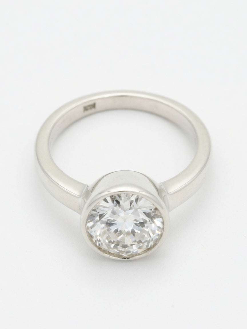 SILVER BOLD RING WITH ZIRGON
