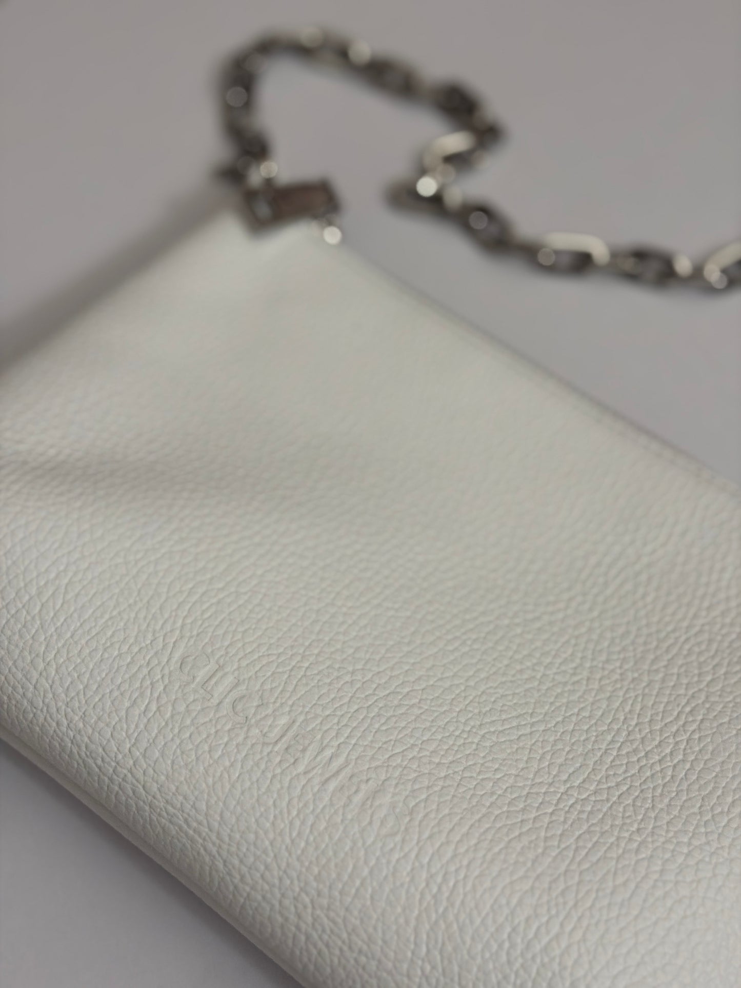 ZIPPER CLUTCH (white dolaro genuine leather)
