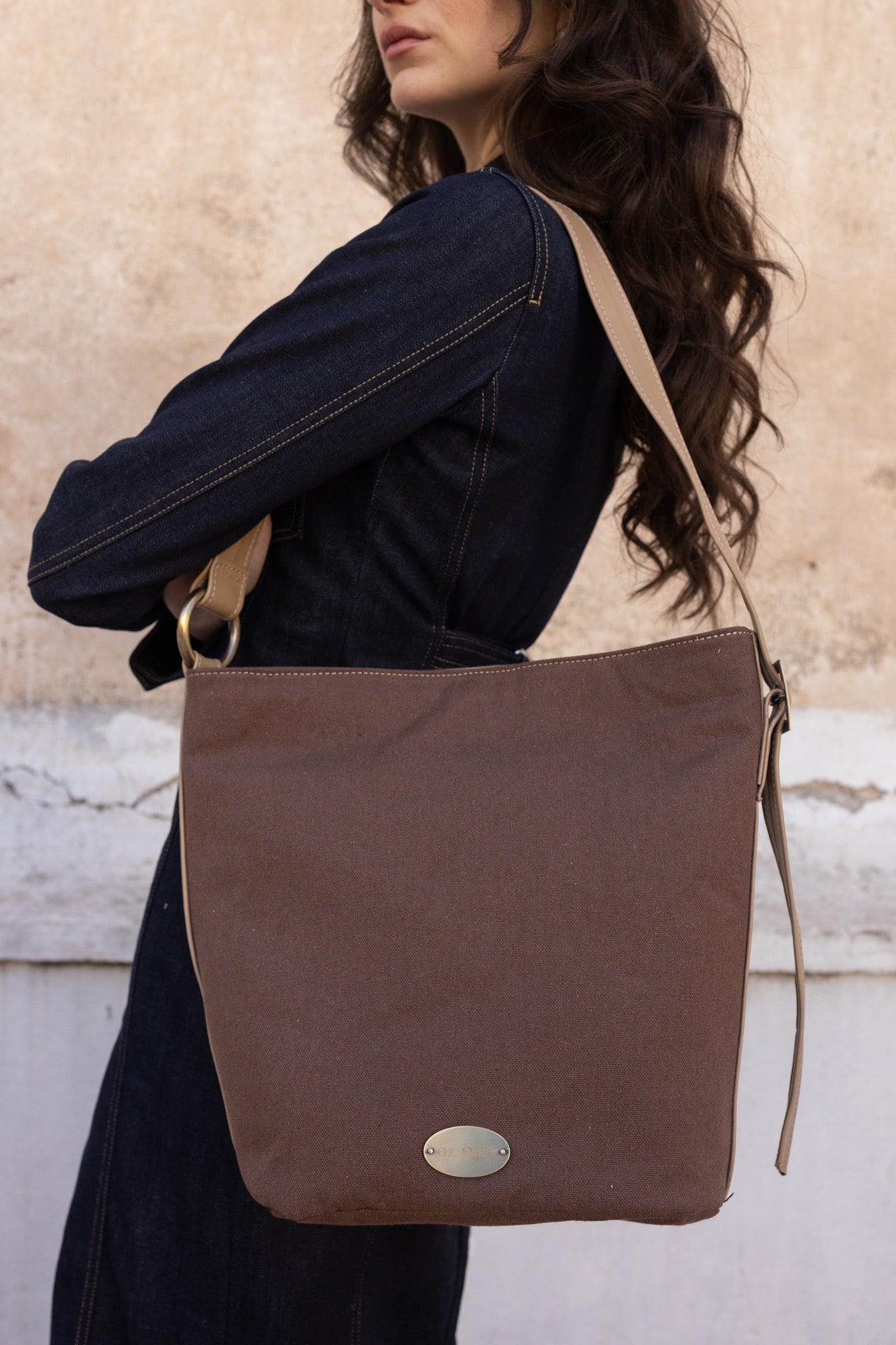 SANDRA BUCKETBAG (brown natural canvas-nude smooth genuine leather details)