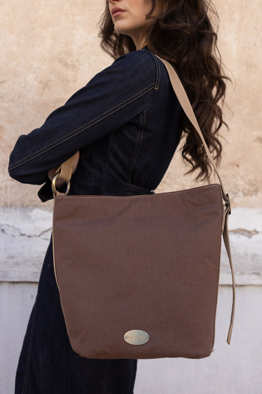 SANDRA BUCKETBAG (brown natural canvas-nude smooth genuine leather details)