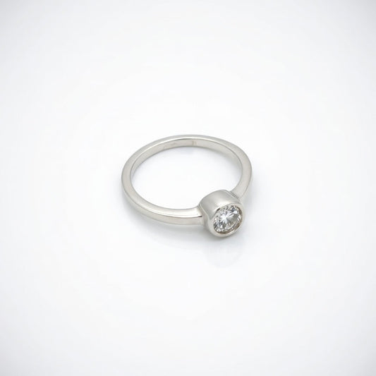 SILVER RING WITH ZIRCON