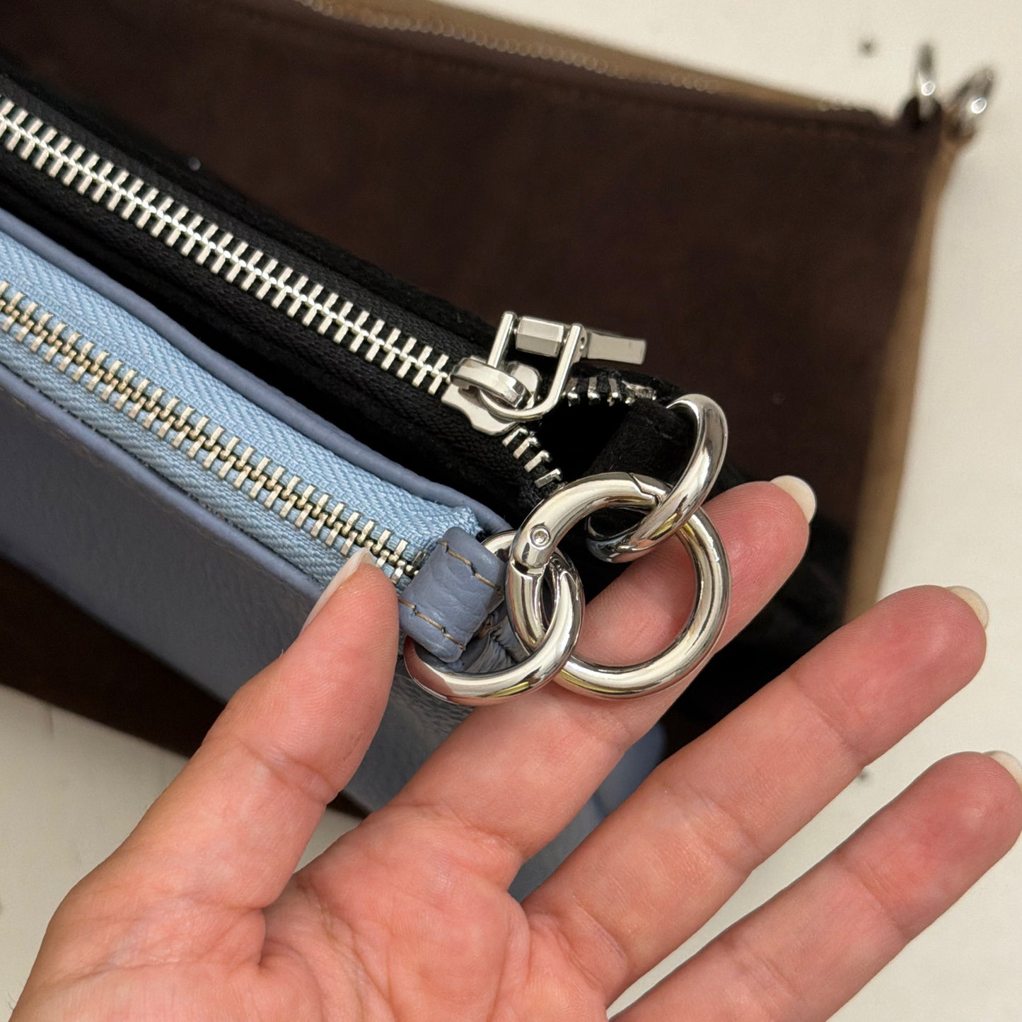 ZIPPER CLUTCH (white dolaro genuine leather)