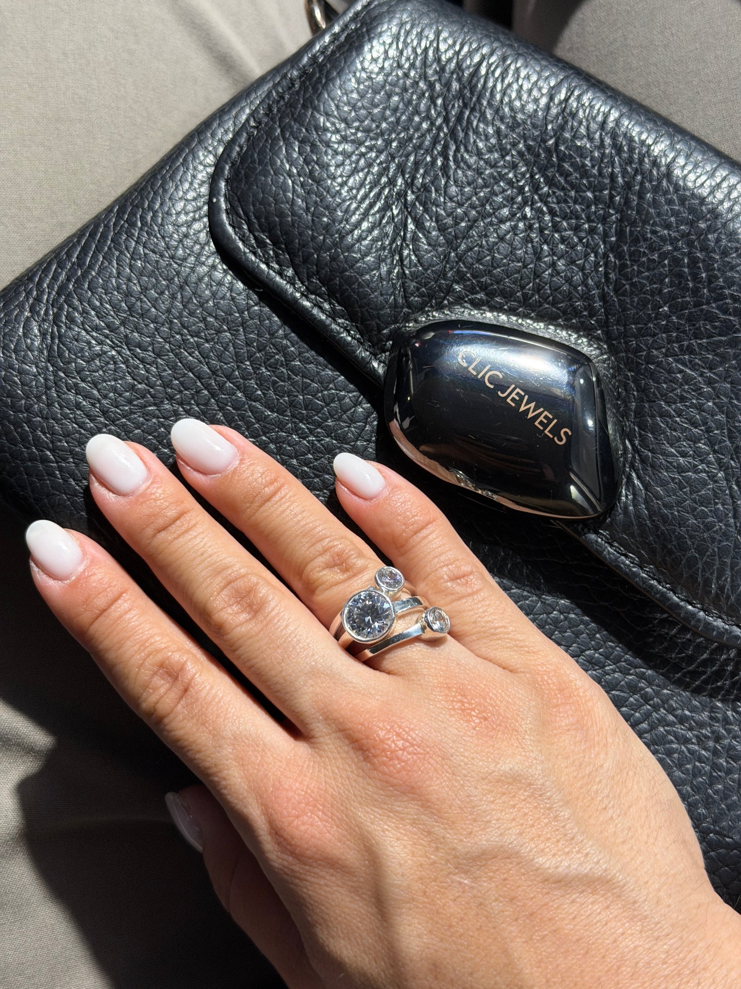 SILVER BOLD RING WITH ZIRGON