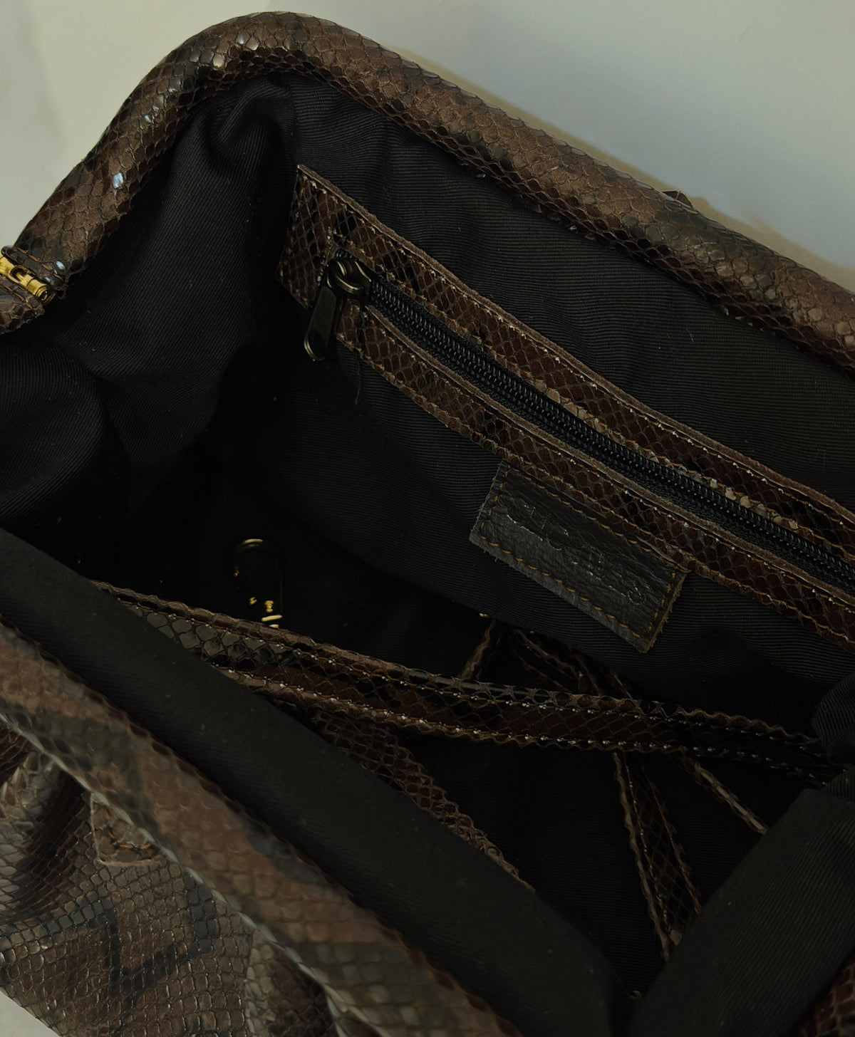 PUFF CLUTCH (python print black brown genuine leather)