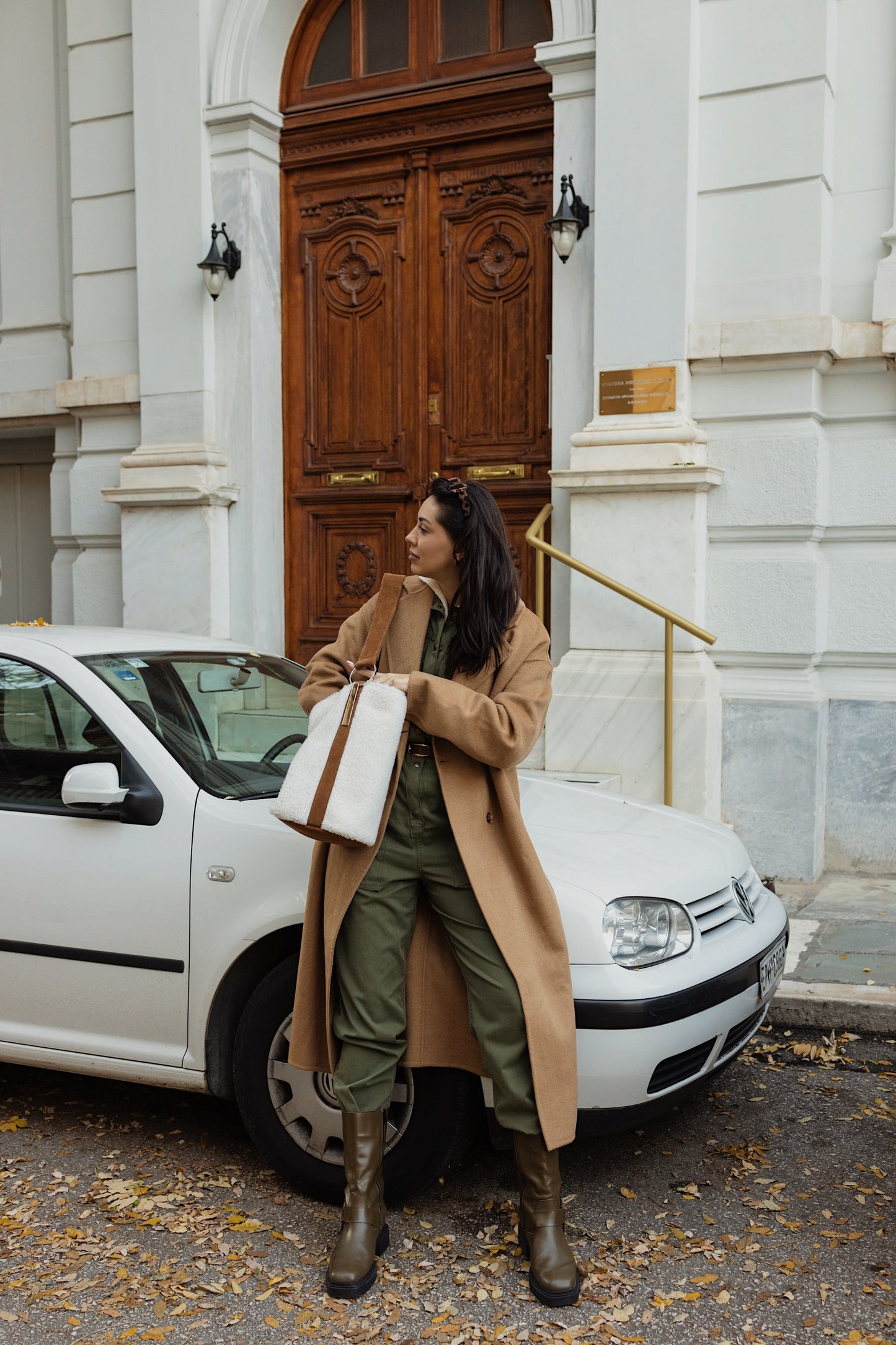 SANDRA BUCKETBAG (teddy beige/suede leather details)