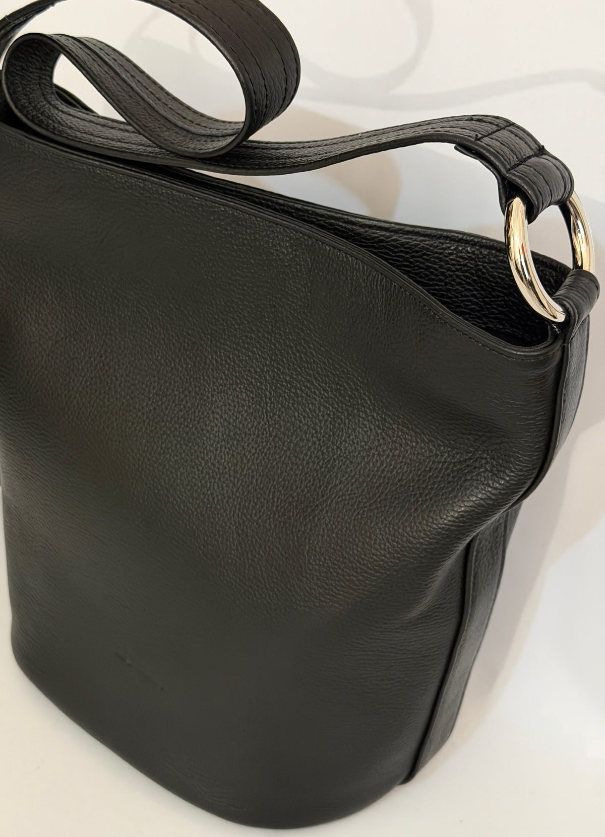 SANDRA BUCKETBAG (black dolaro genuine leather)