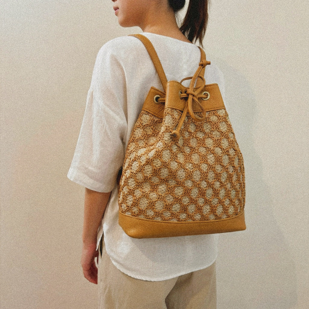 ZOE BACKPACK/BUCKETBAG (camel dolaro genuine leather/raffia in natural colors)