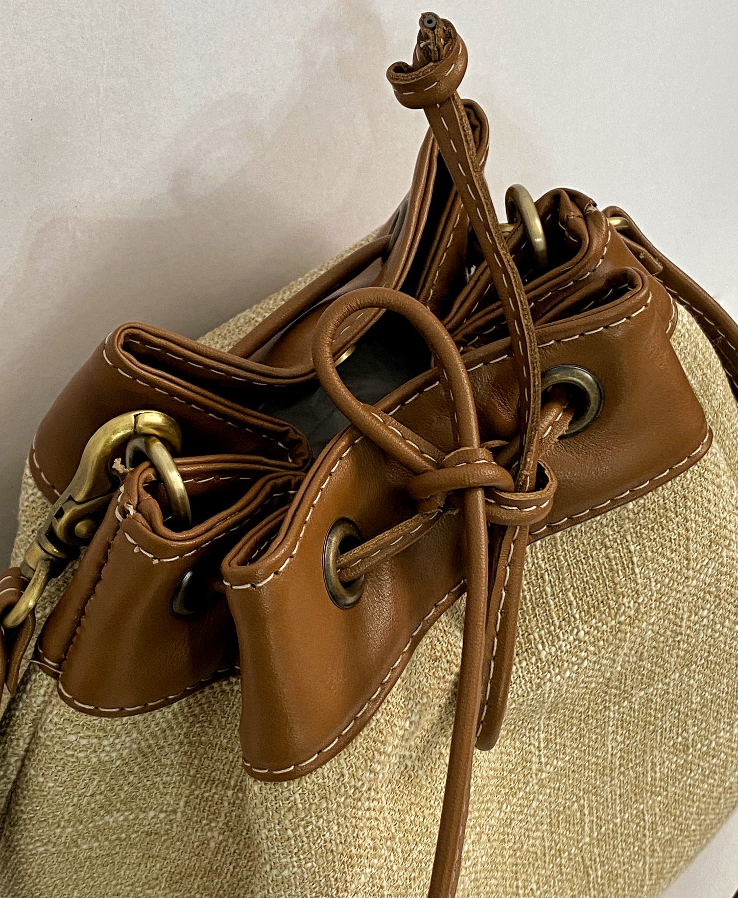 BUCKETBAG/BACKPACK (linen with leather details)